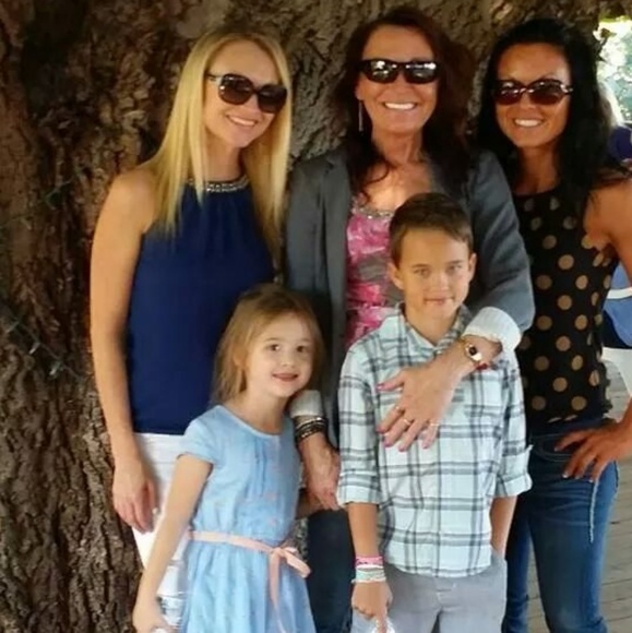 Meet your Posher, Jillian - Picture 3 of 4